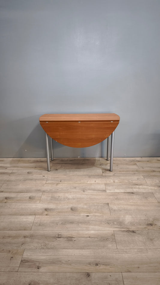 84248 Tavolo a bandelle con gambe in ferro