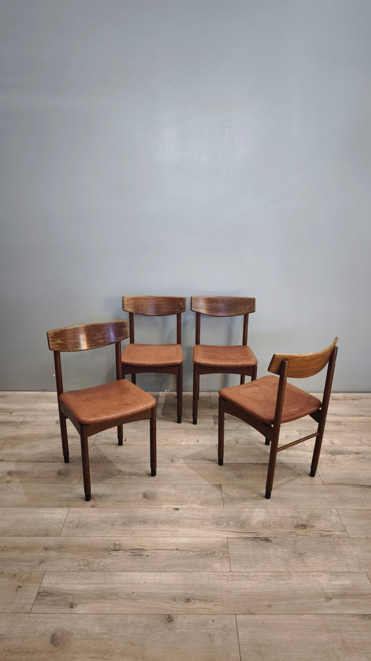 84232 Set n 4 sedie in legno stile nordico