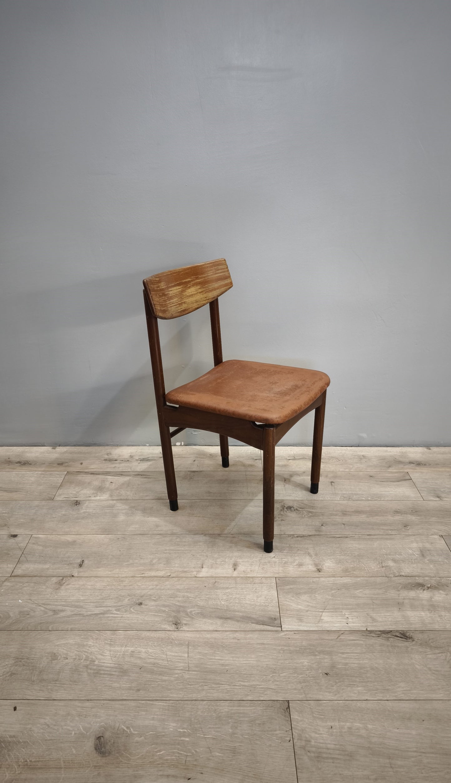 84232 Set n 4 sedie in legno stile nordico