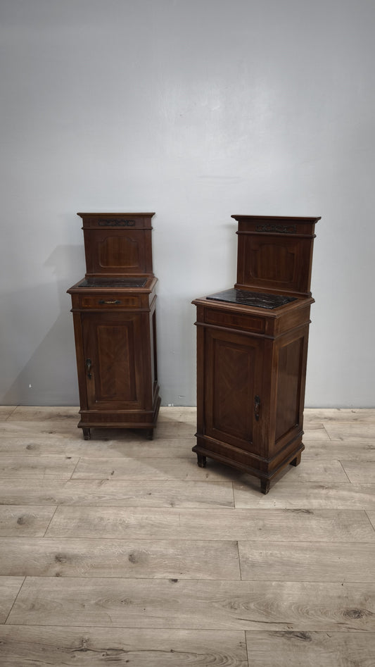 84574 Coppia di comodini in legno con alzatina e piano in marmo