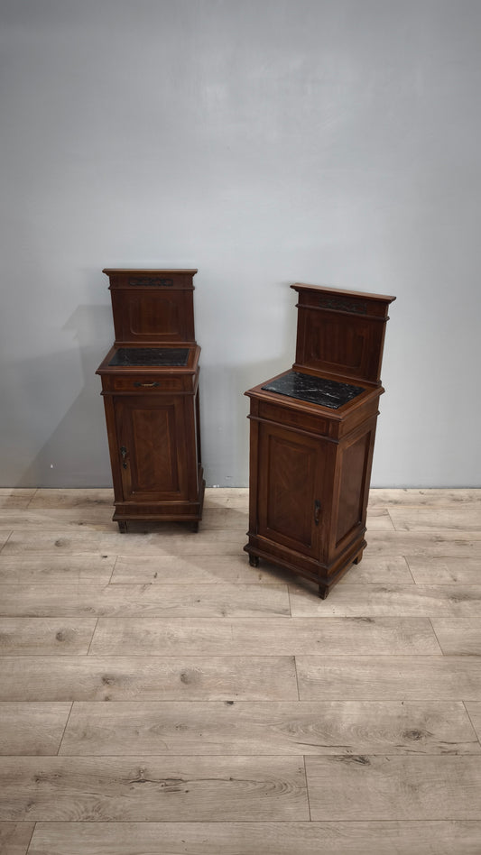 84574 Coppia di comodini in legno con alzatina e piano in marmo