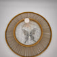 84682 Piatto decorativo in vimini con farfalla