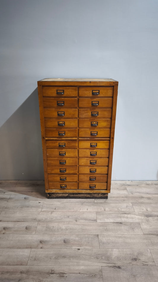 84845 Mobile archivio in legno massello