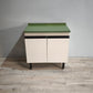 84850 Credenzina vintage due sportelli bianca e verde