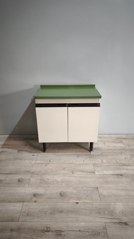 84850 Credenzina vintage due sportelli bianca e verde
