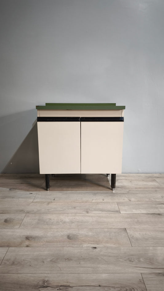 84850 Credenzina vintage due sportelli bianca e verde