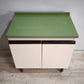 84850 Credenzina vintage due sportelli bianca e verde