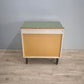 84850 Credenzina vintage due sportelli bianca e verde