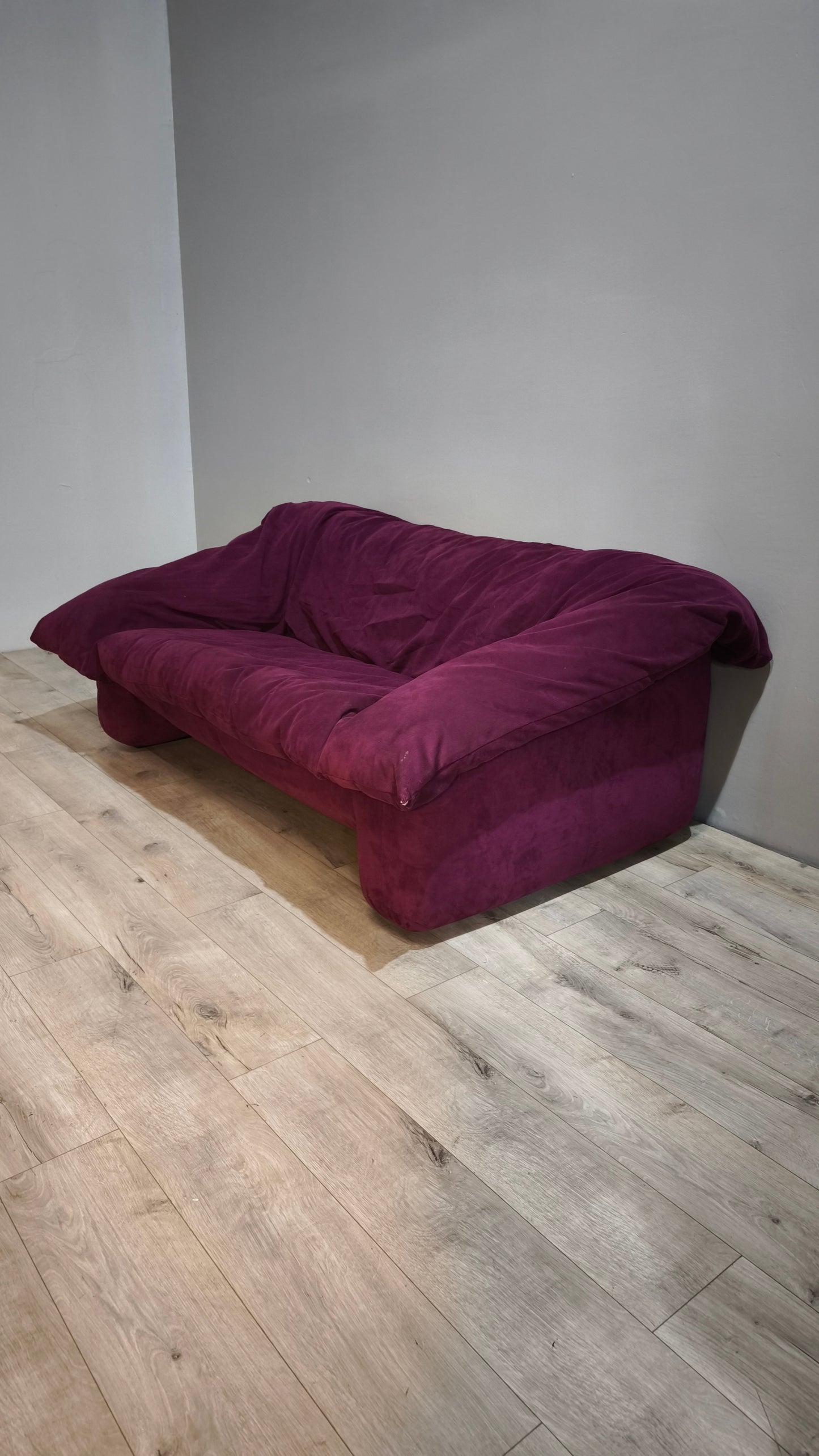 85178 Divano due posti Ligne Roset color melanzana