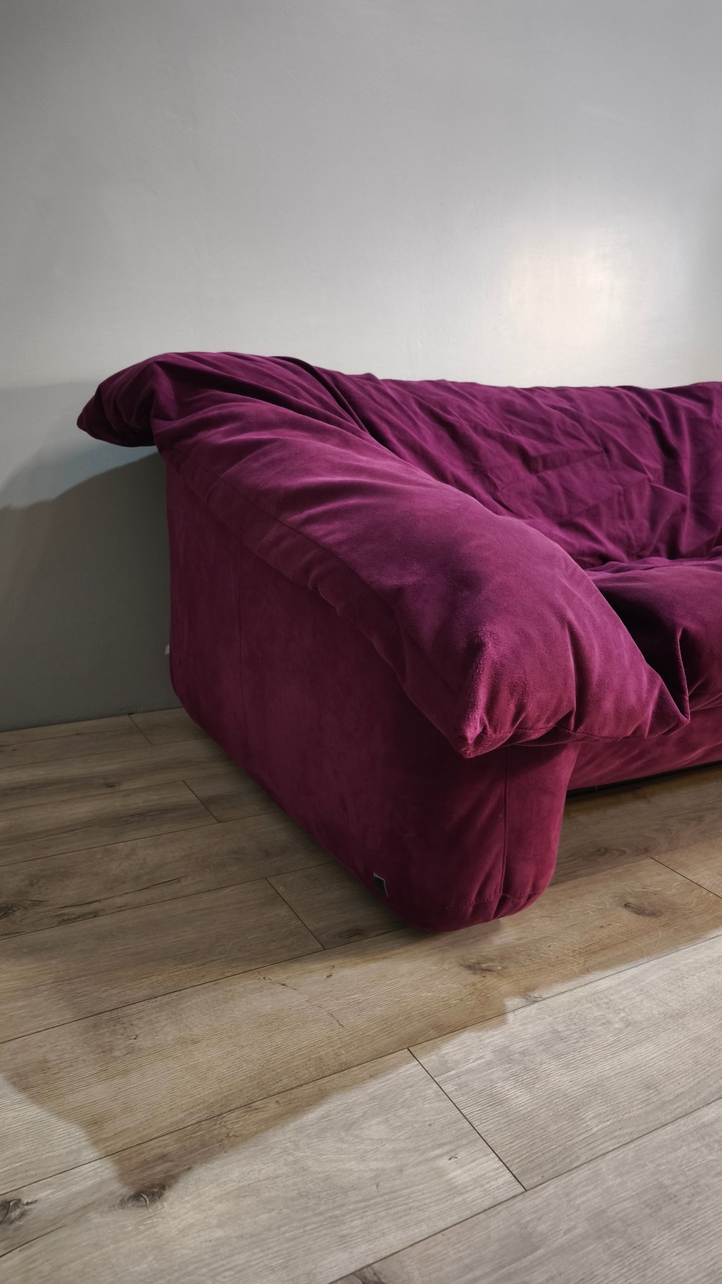 85178 Divano due posti Ligne Roset color melanzana