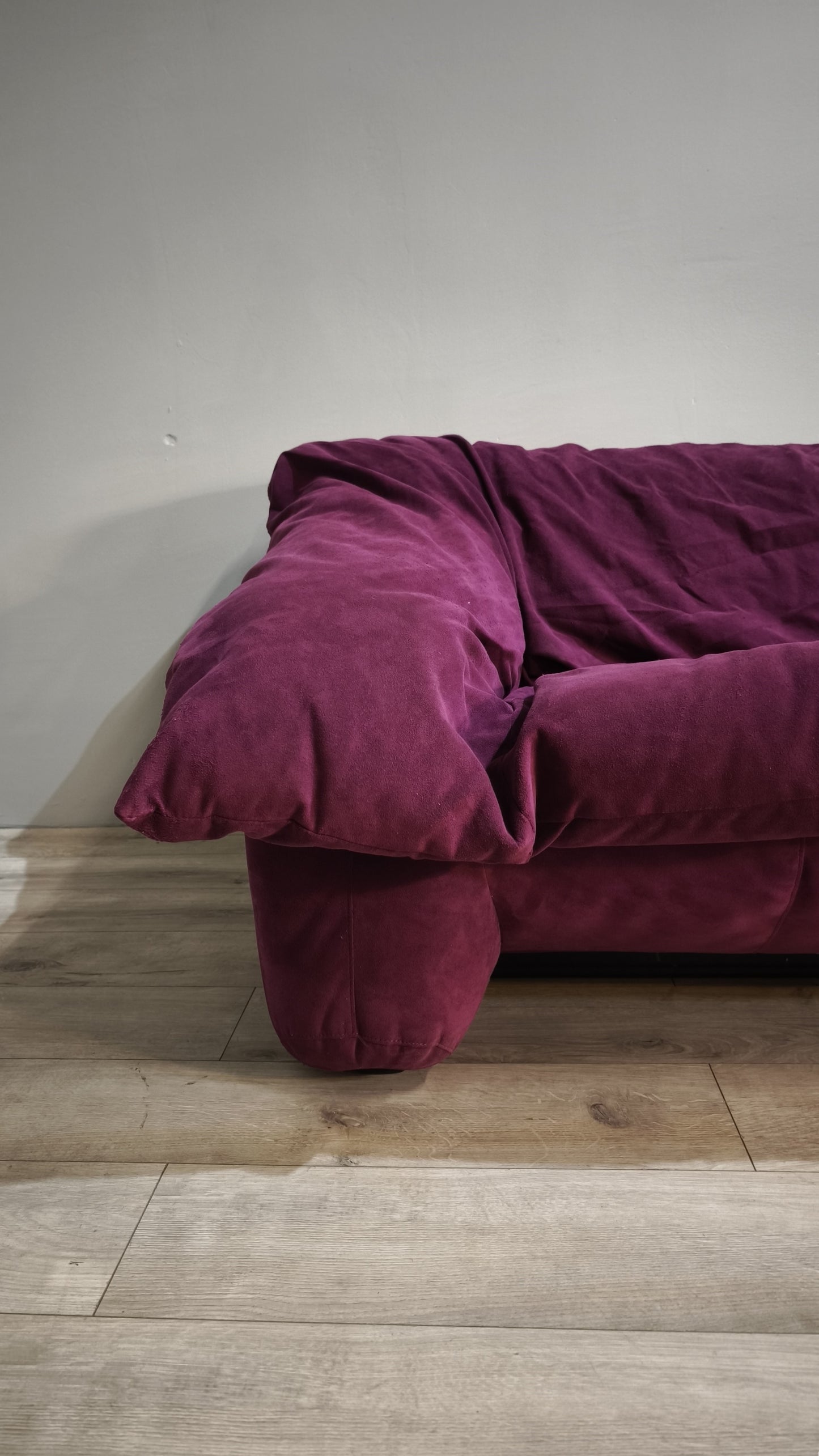 85178 Divano due posti Ligne Roset color melanzana