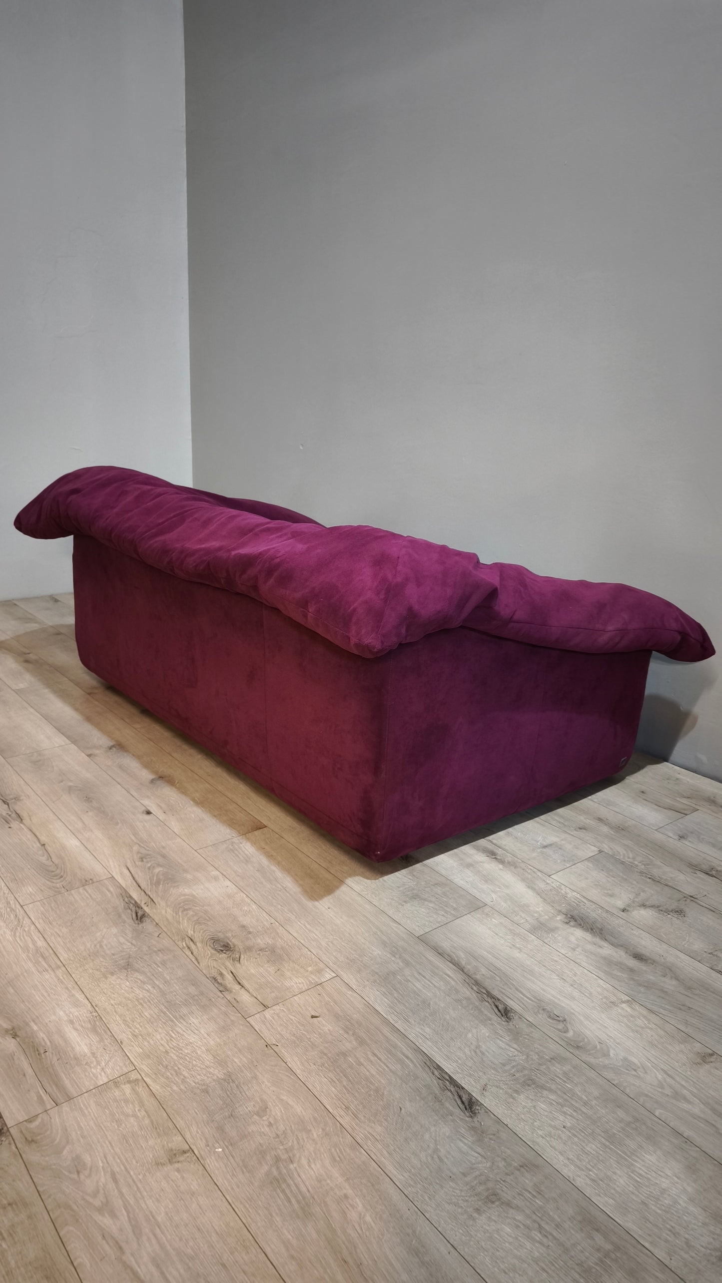 85178 Divano due posti Ligne Roset color melanzana