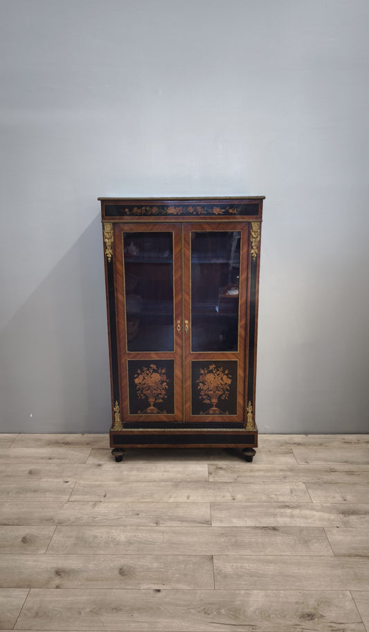 85167 Vetrina in legno con intarsi