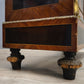 85167 Vetrina in legno con intarsi