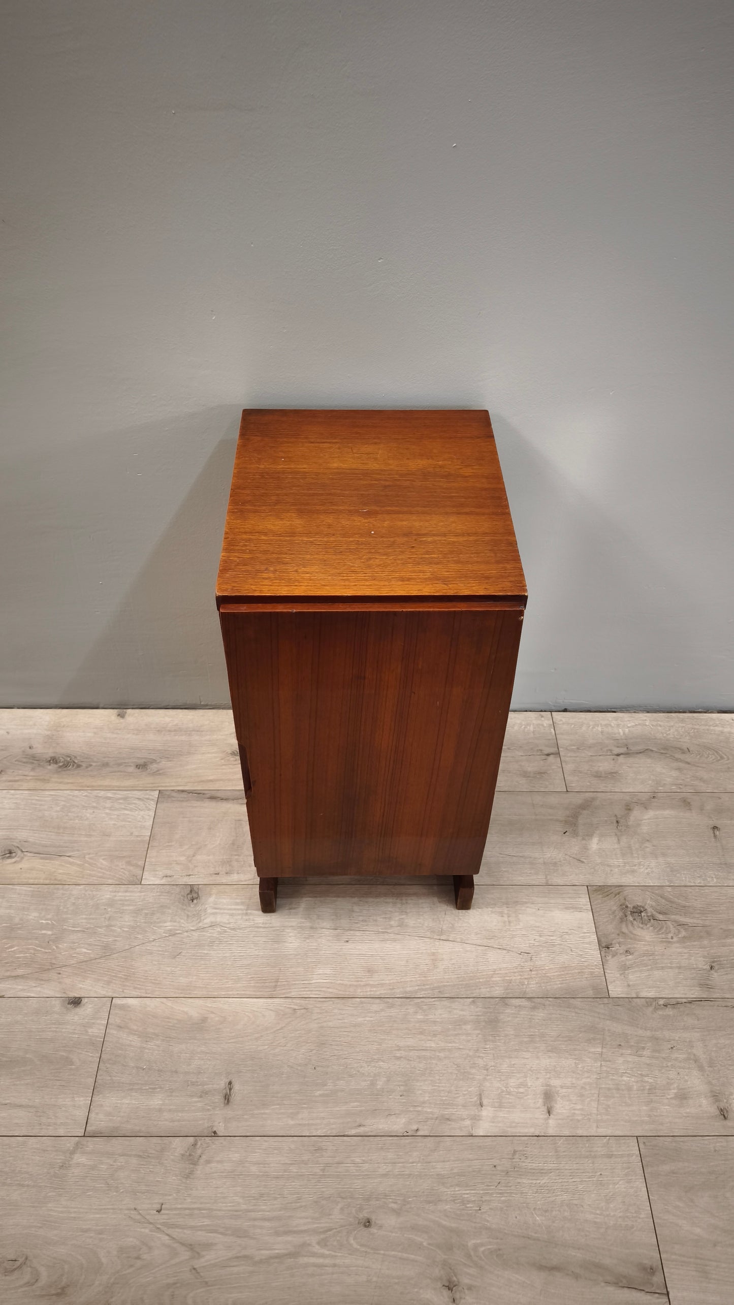 85171 Mobiletto stile svedese uno sportello