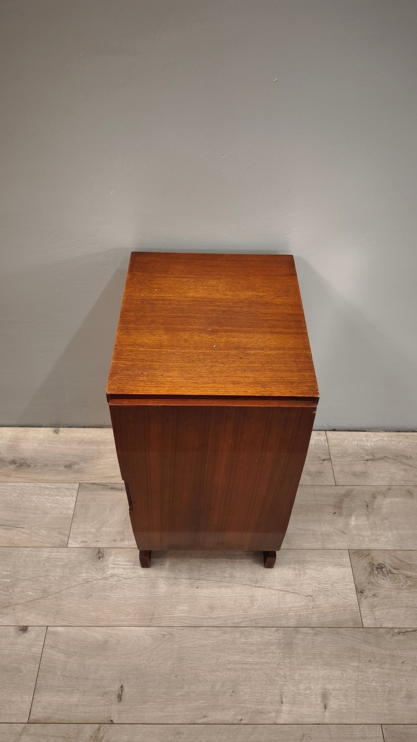 85171 Mobiletto stile svedese uno sportello