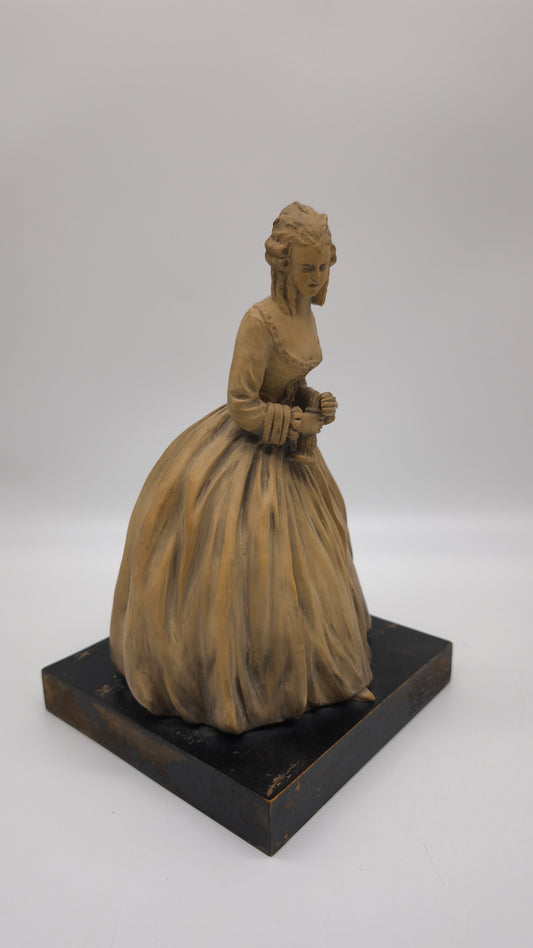 85230 Dama in ceramica su base in legno firmata Tornati
