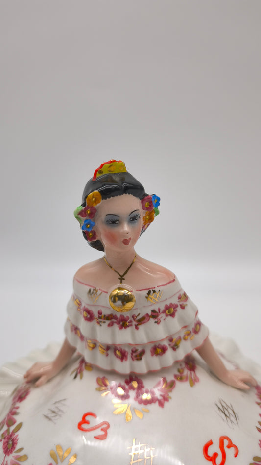 85231 Scatola in ceramica con statuina dama (rossa), G. Girardi, anni '50