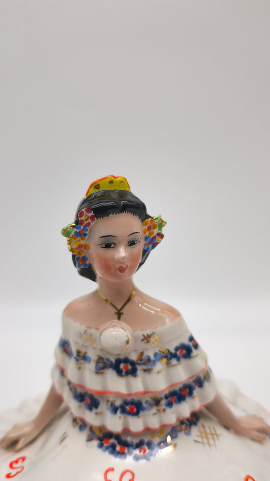 85231 Scatola in ceramica con statuina dama (blu), G. Girardi, anni '50