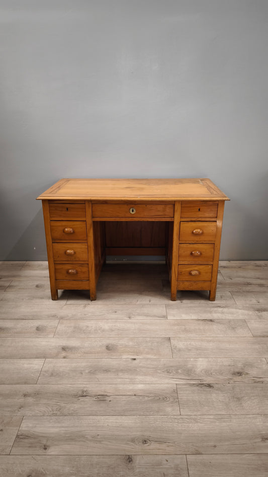 85276 Scrivania ministeriale in legno chiaro