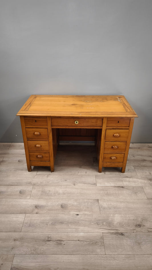 85276 Scrivania ministeriale in legno chiaro