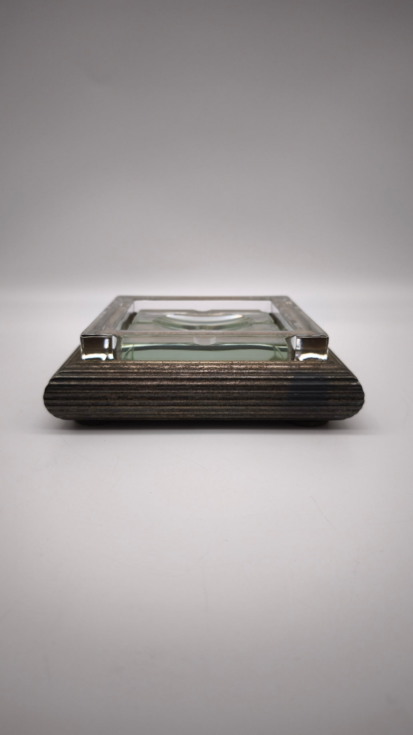 85214 Porta cenere in metallo, sughero e vetro