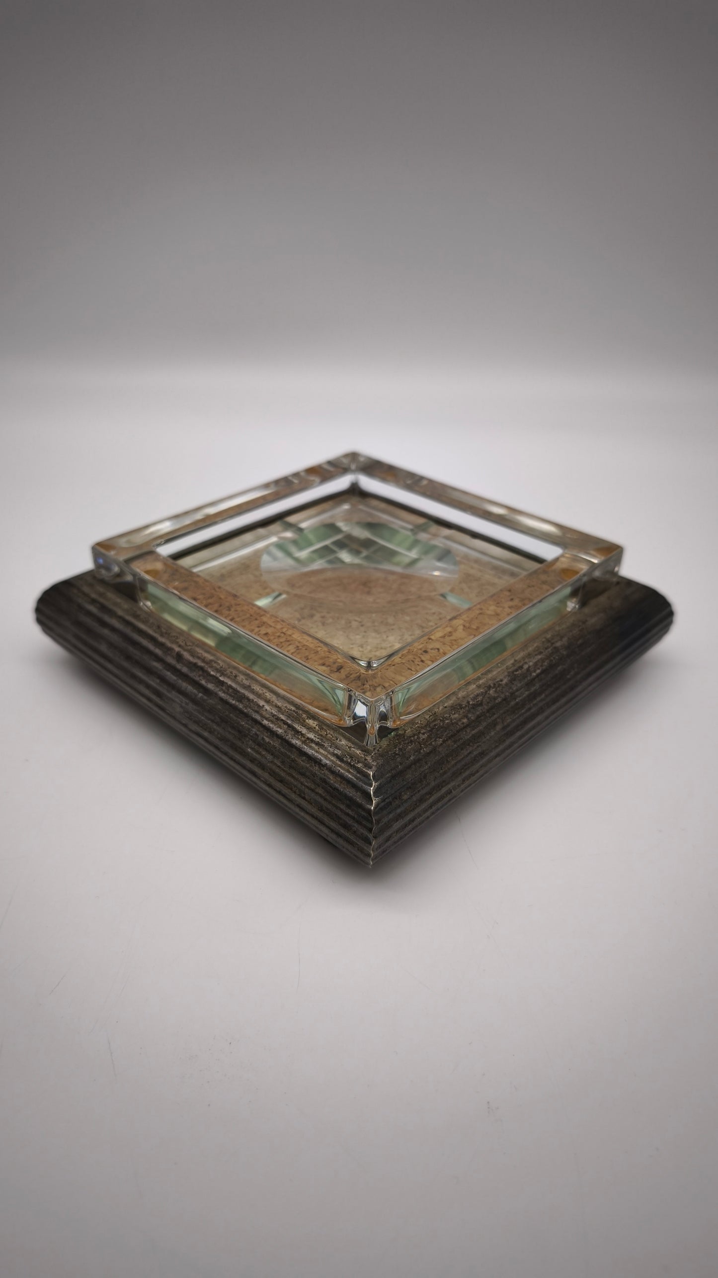 85214 Porta cenere in metallo, sughero e vetro