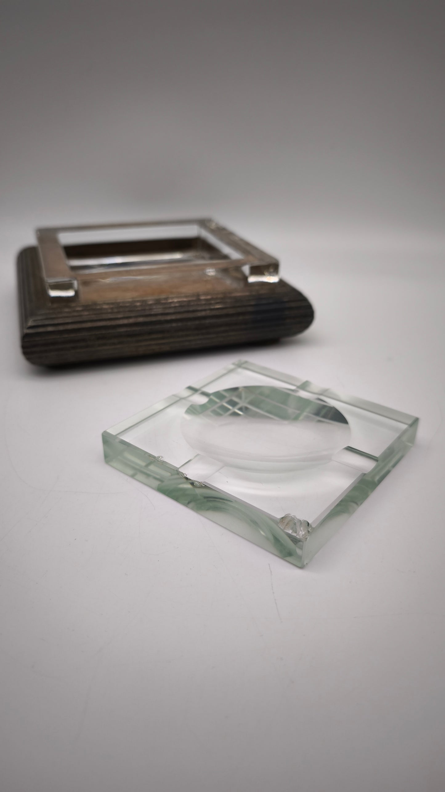 85214 Porta cenere in metallo, sughero e vetro