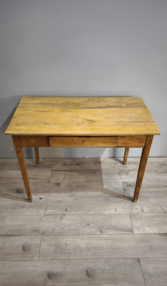 85298 Tavolo in legno chiaro con cassetto frontale