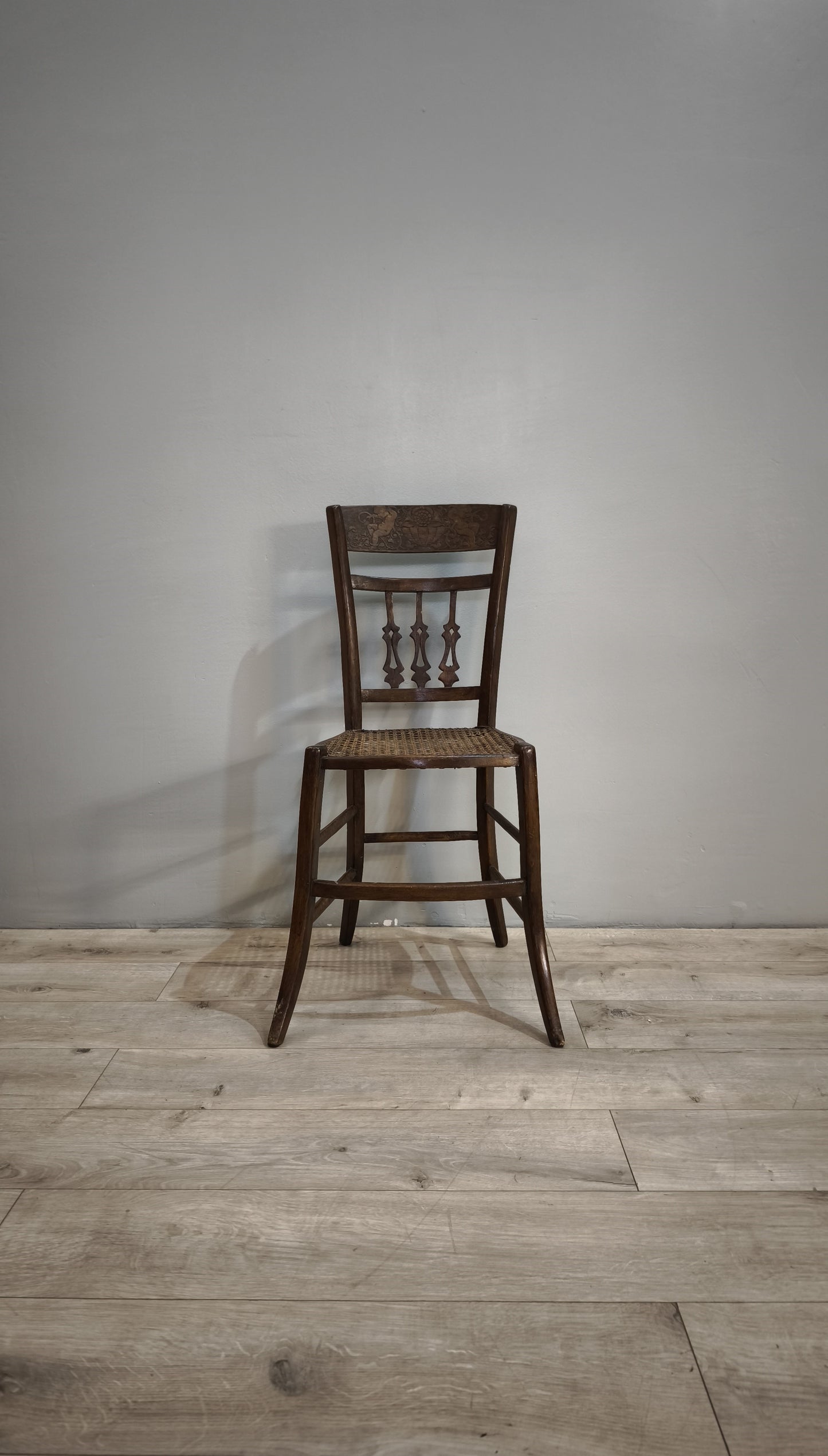 85634 Sedia in legno con seduta in paglia di Vienna