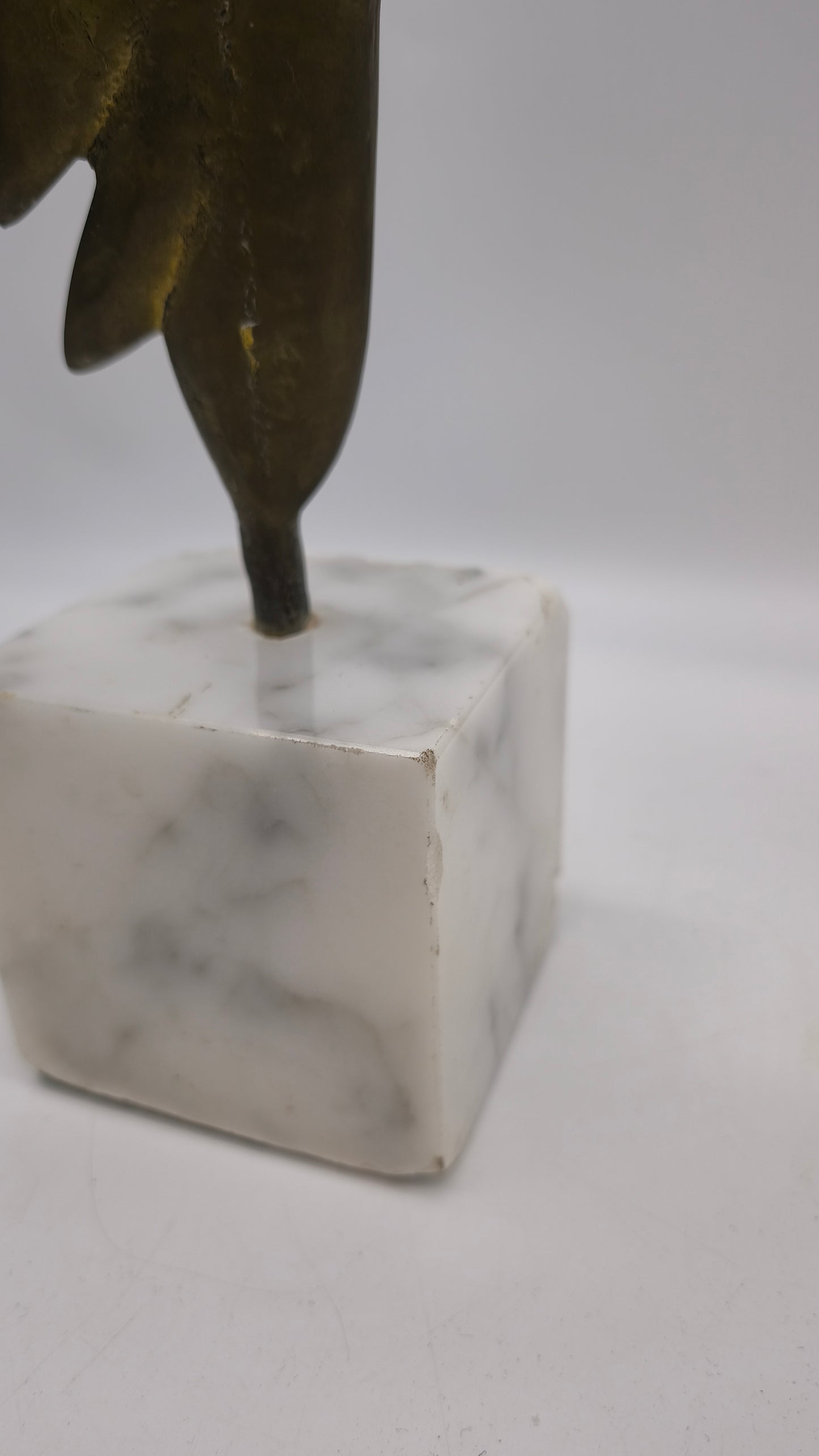 85689 Scultura in bronzo con base in marmo Remo Brindisi
