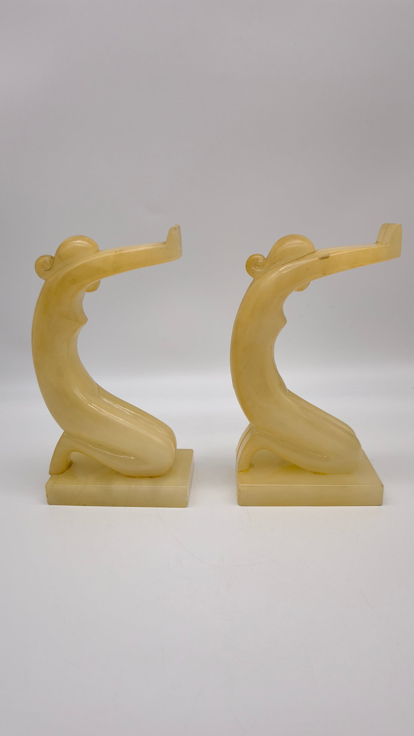 85683 Coppia di fermalibri in alabastro