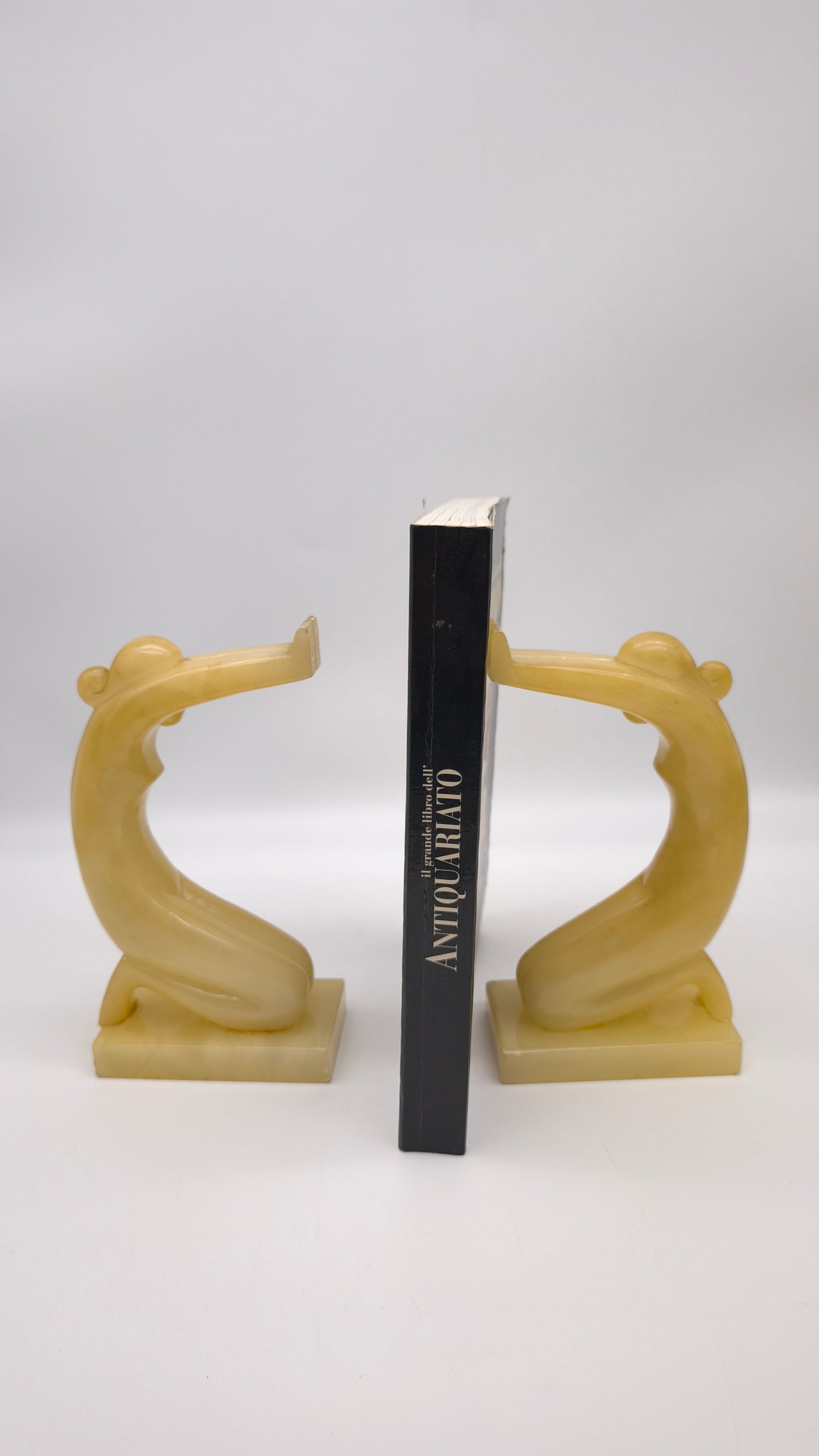 85683 Coppia di fermalibri in alabastro