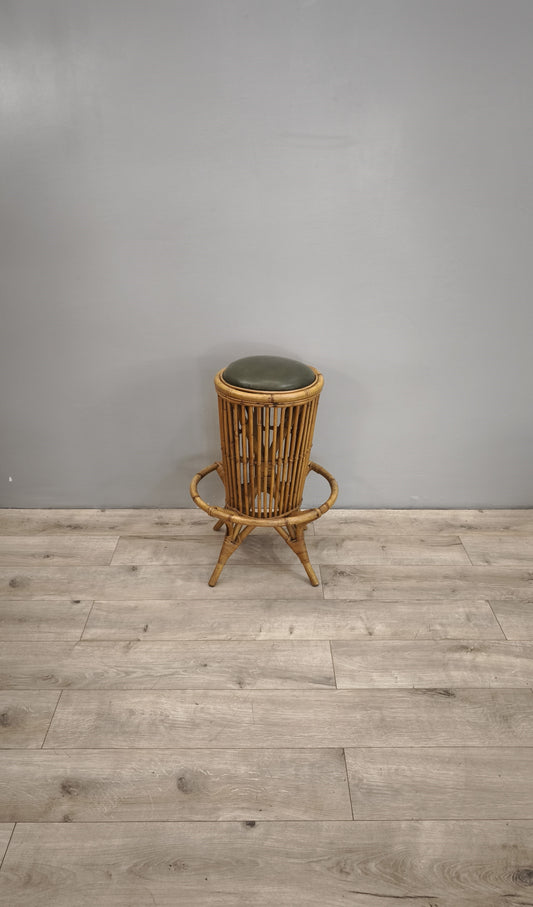 86013 Sgabello in bambù con seduta in pelle