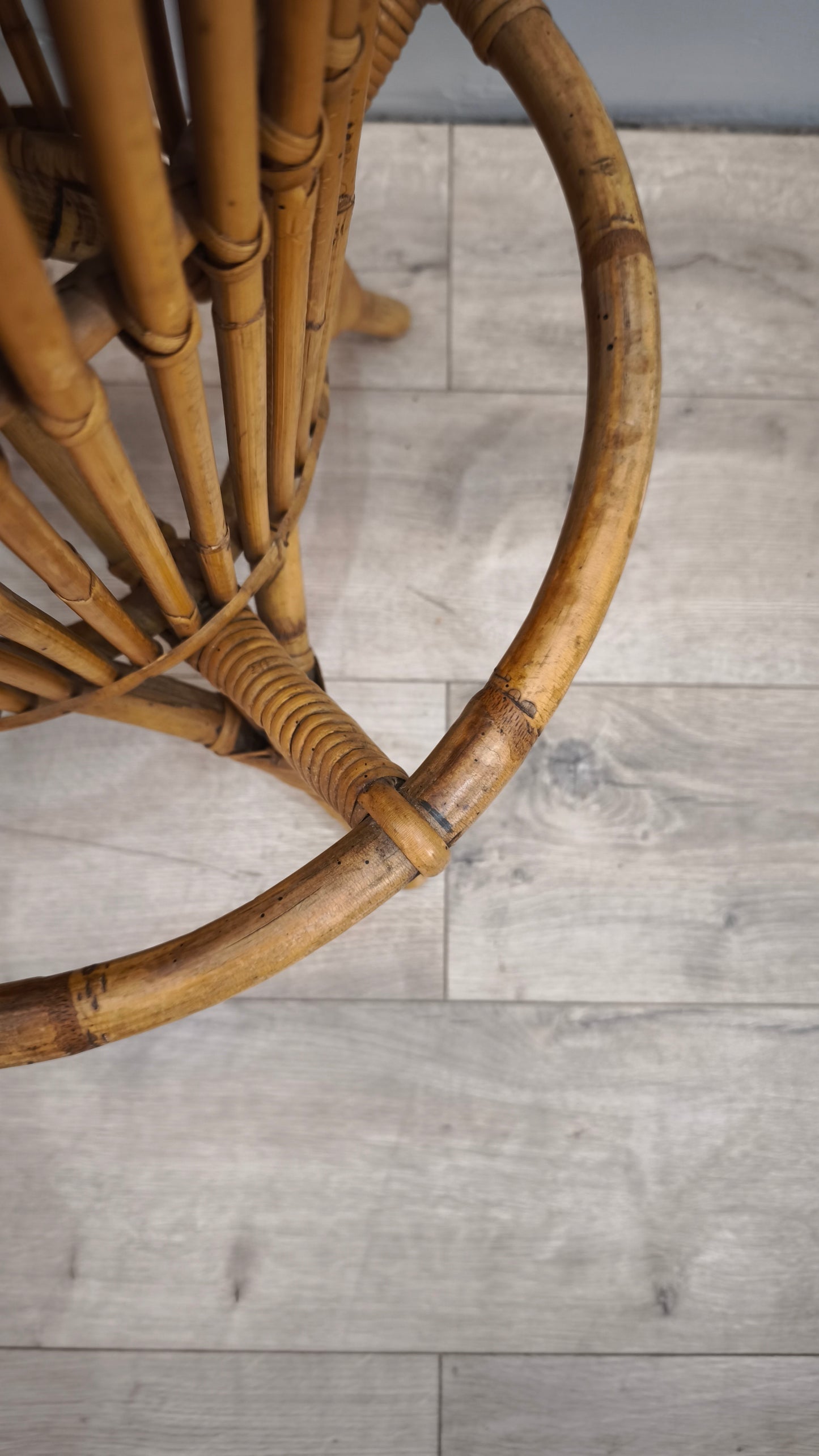 86013 Sgabello in bambù con seduta in pelle