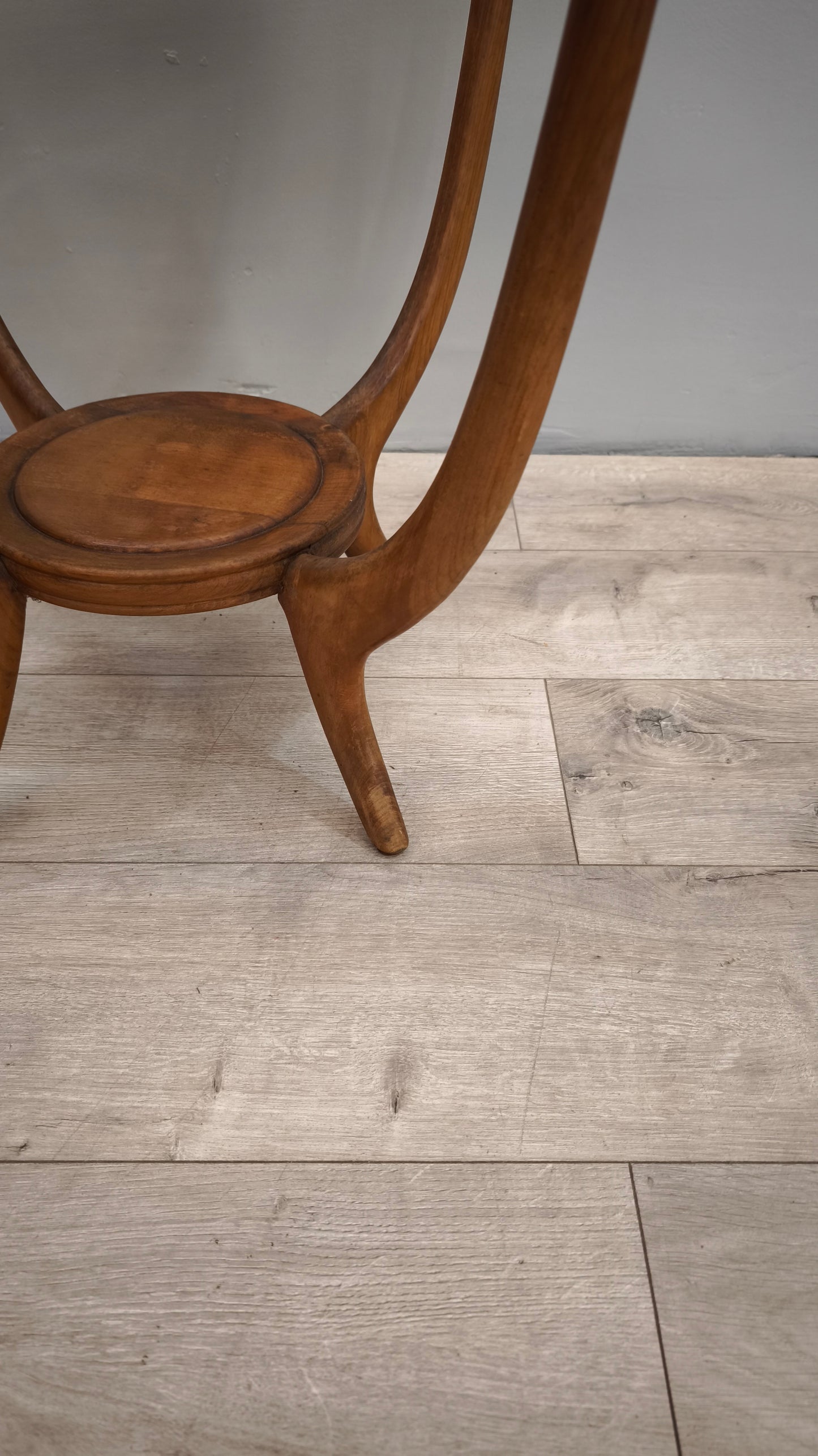 86007 Tavolino da salotto Paolo Buffa in legno con piano rotondo in vetro