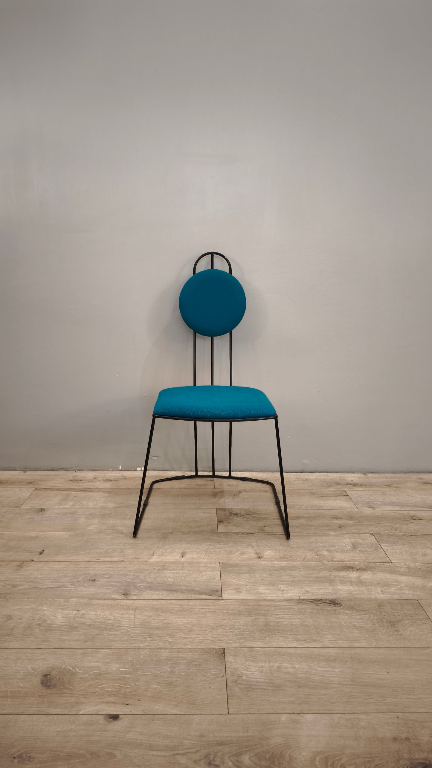 86012 Sedia in metallo e tessuto color ottanio