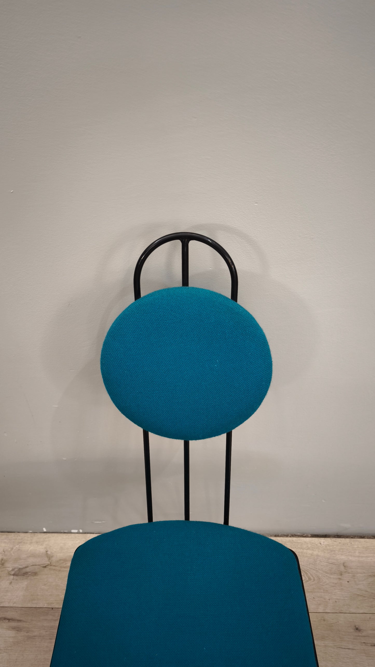 86012 Sedia in metallo e tessuto color ottanio