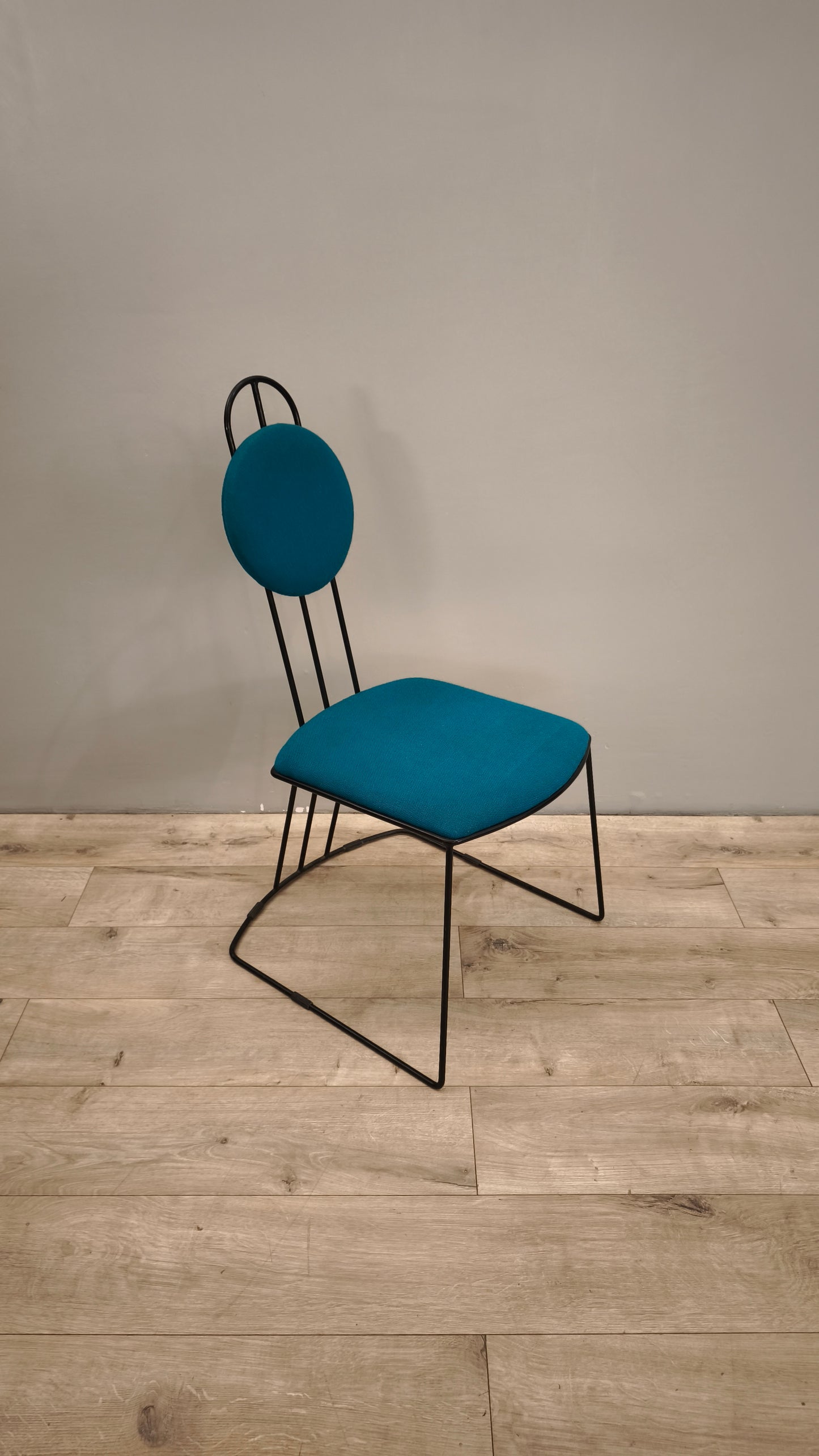 86012 Sedia in metallo e tessuto color ottanio