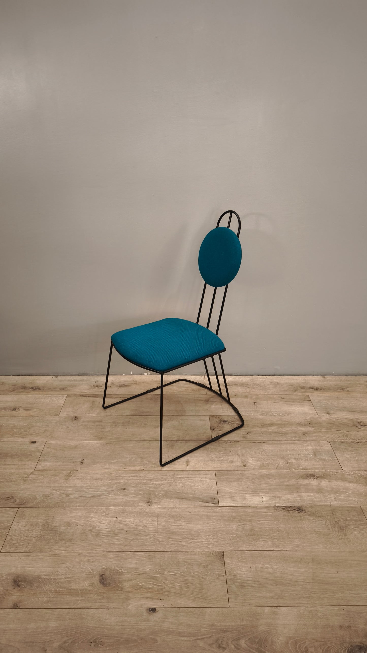 86012 Sedia in metallo e tessuto color ottanio