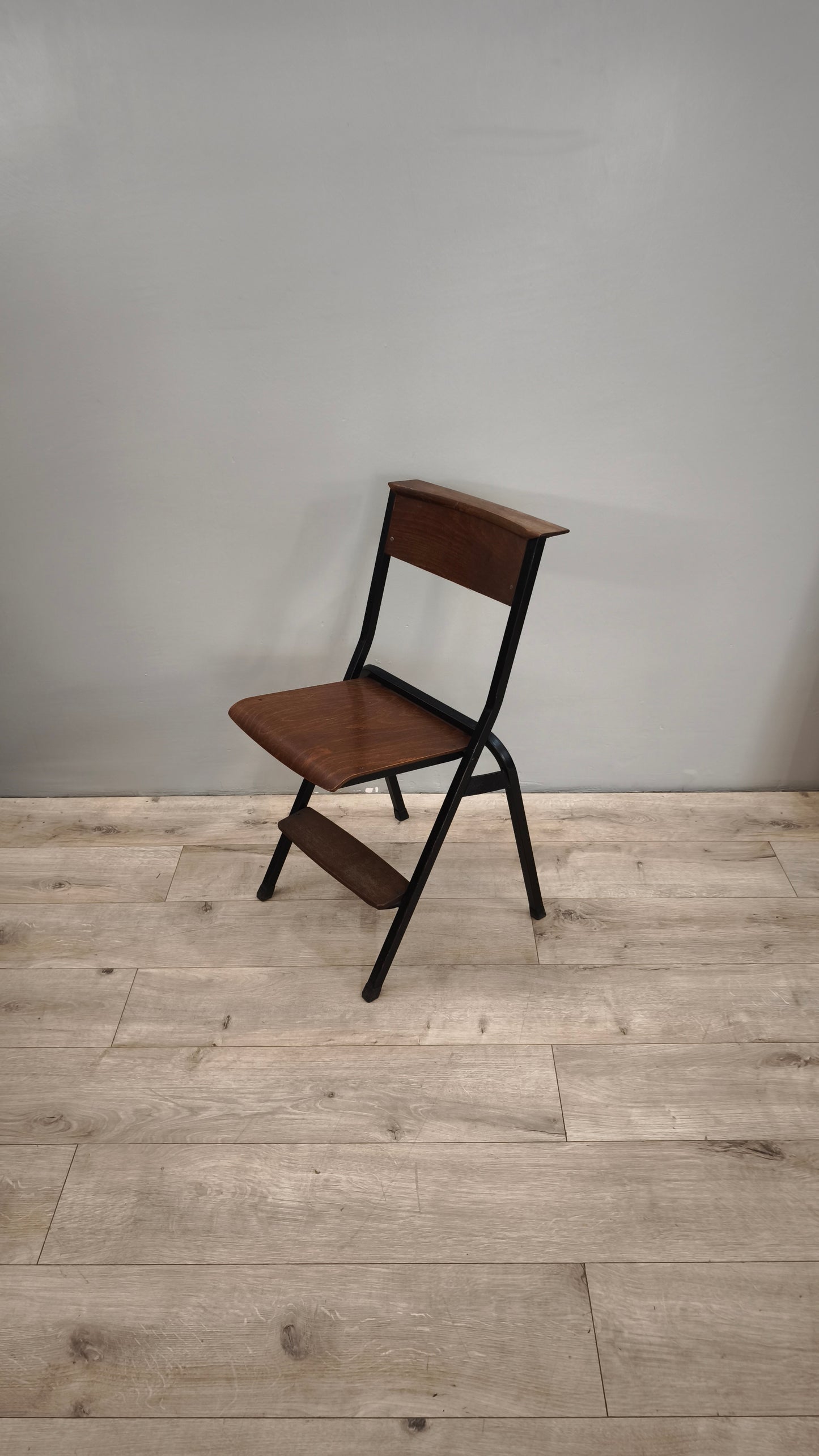 86011 Sedia da chiesa in legno e ferro con seduta pieghevole