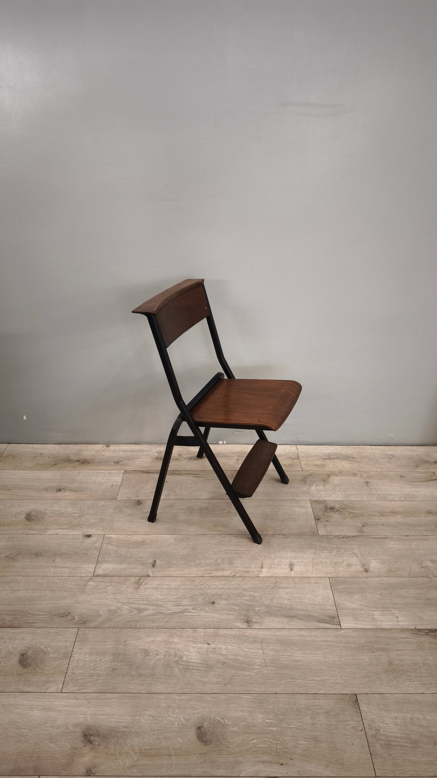 86011 Sedia da chiesa in legno e ferro con seduta pieghevole