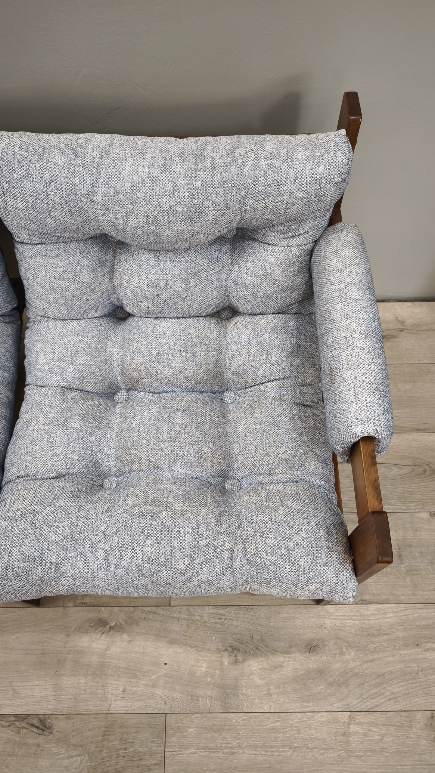 86014 Divano stile nordico in legno e tessuto