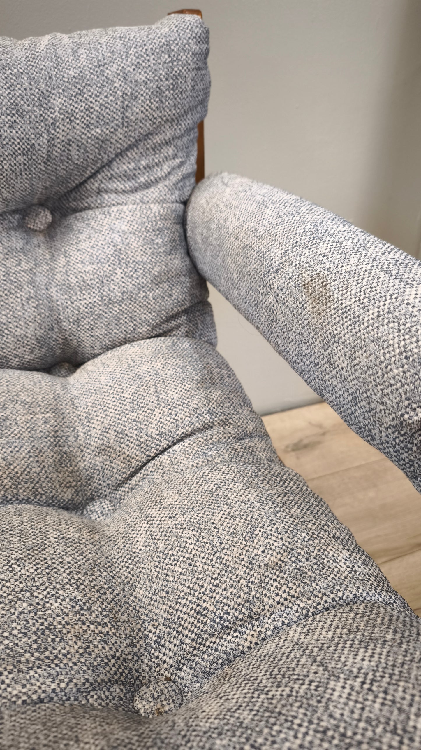 86014 Divano stile nordico in legno e tessuto