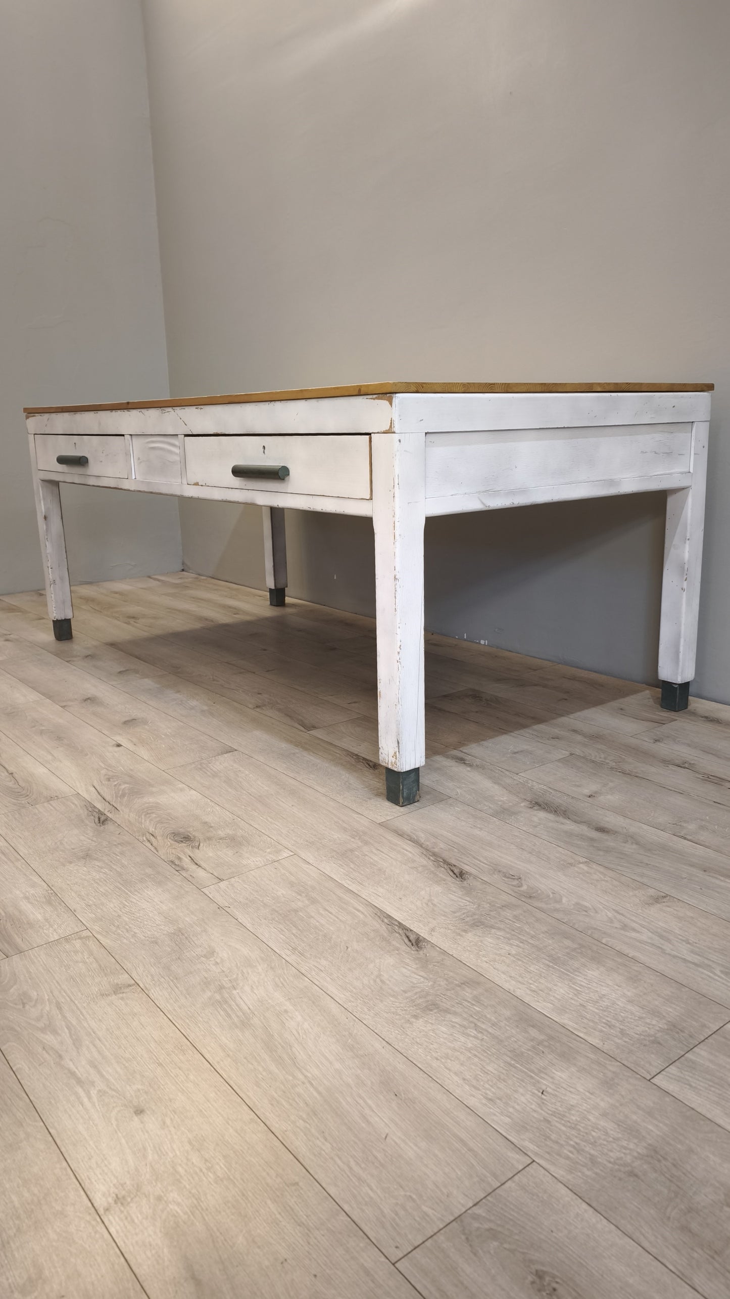 86128 Tavolo rettangolare in legno con base bianca