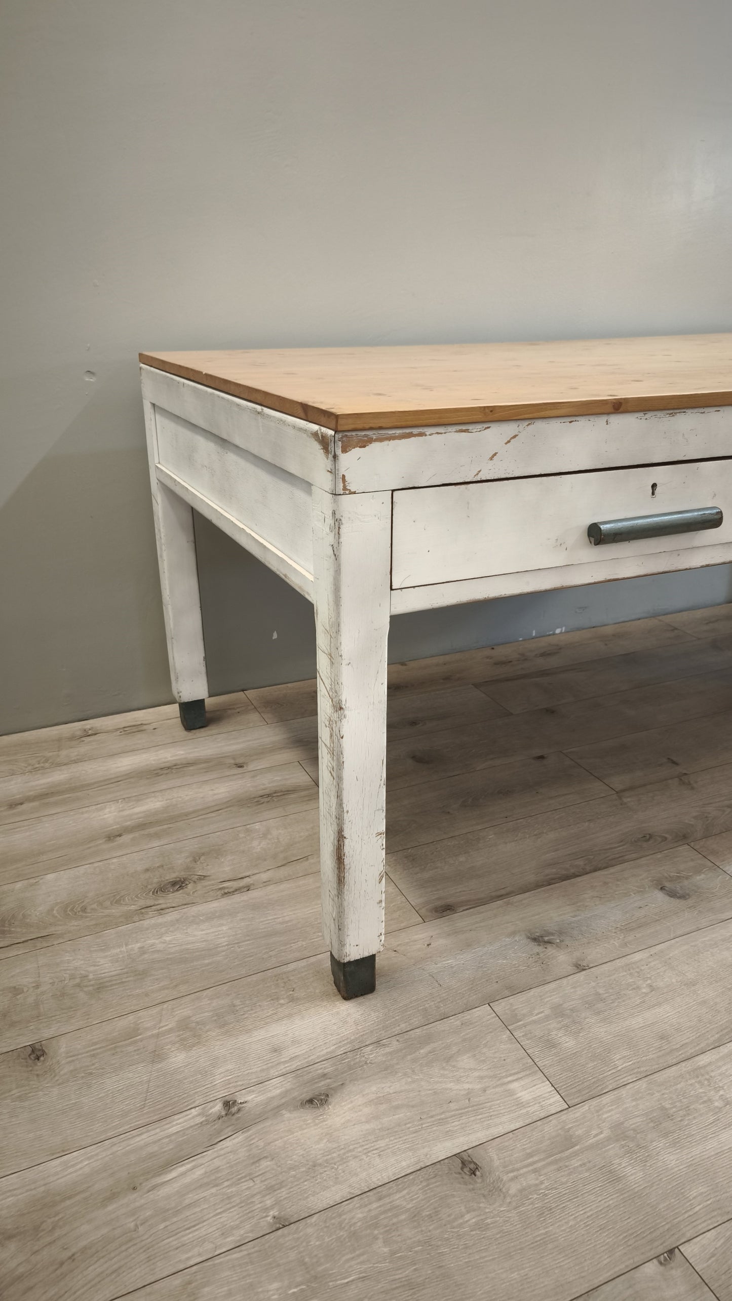 86128 Tavolo rettangolare in legno con base bianca