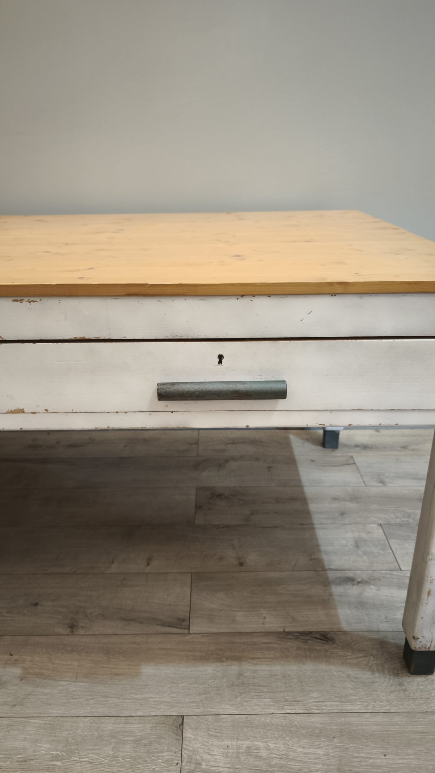 86128 Tavolo rettangolare in legno con base bianca