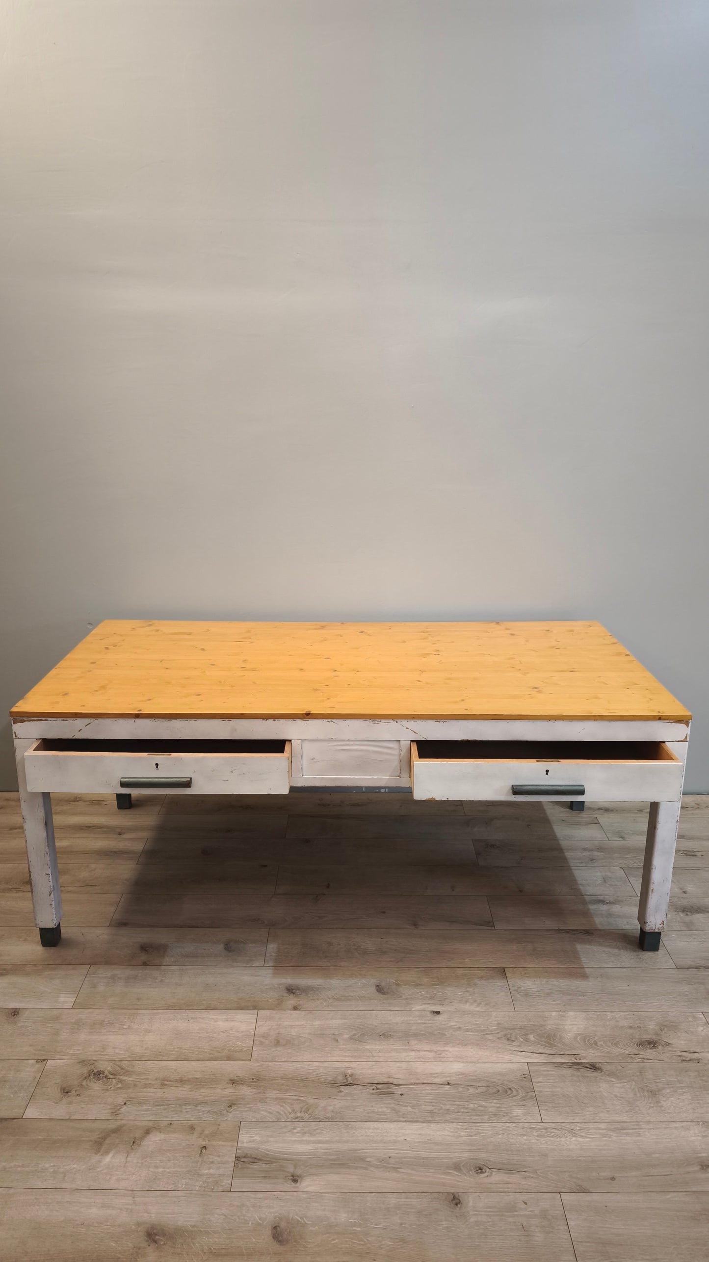 86128 Tavolo rettangolare in legno con base bianca