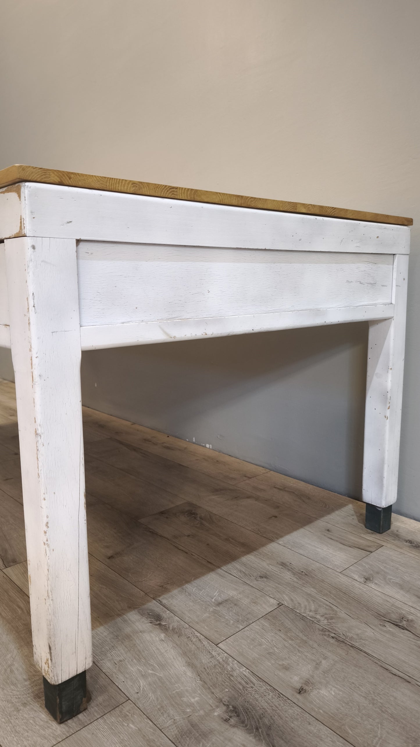 86128 Tavolo rettangolare in legno con base bianca