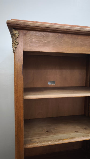 86143 Mobile in legno con piano in marmo e ripiani